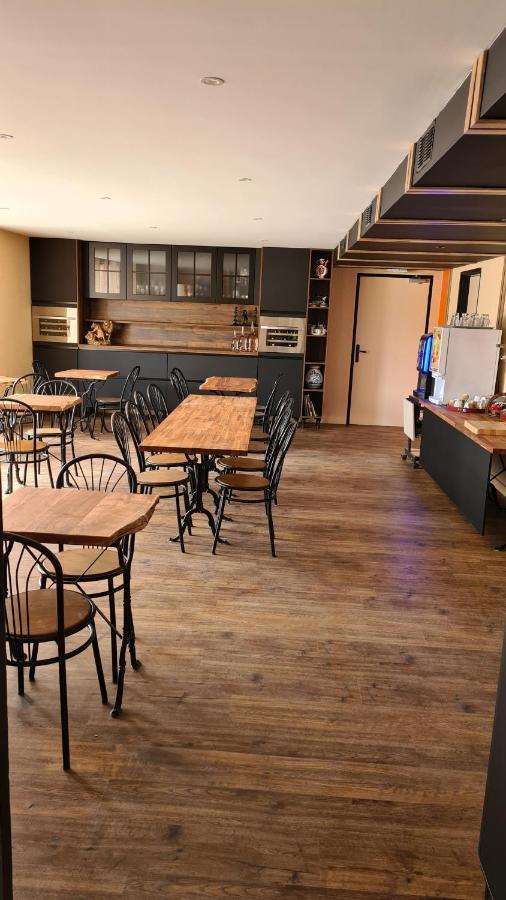 קרקסון Hotel L'Etoile Aeroport - A61 מראה חיצוני תמונה