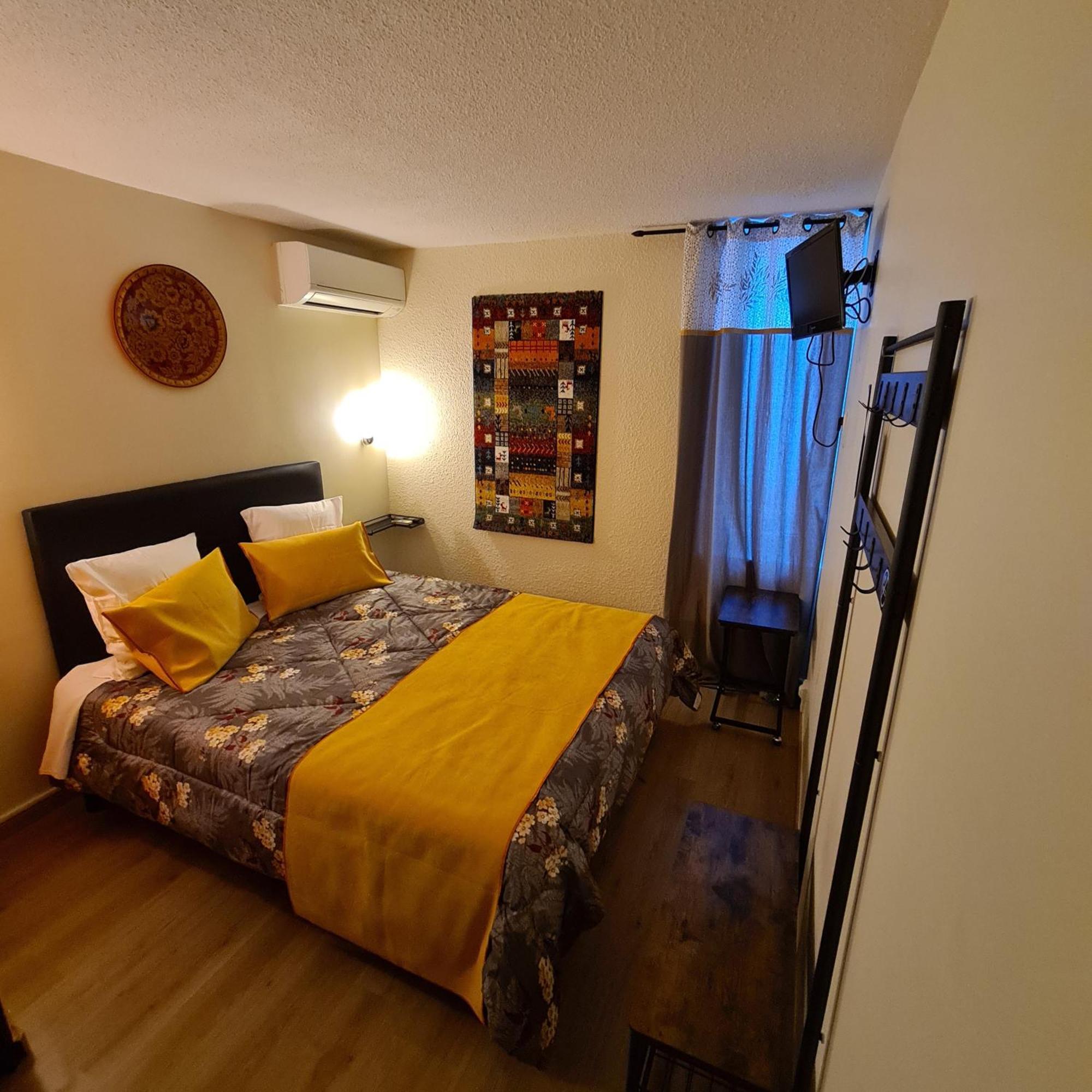 קרקסון Hotel L'Etoile Aeroport - A61 מראה חיצוני תמונה