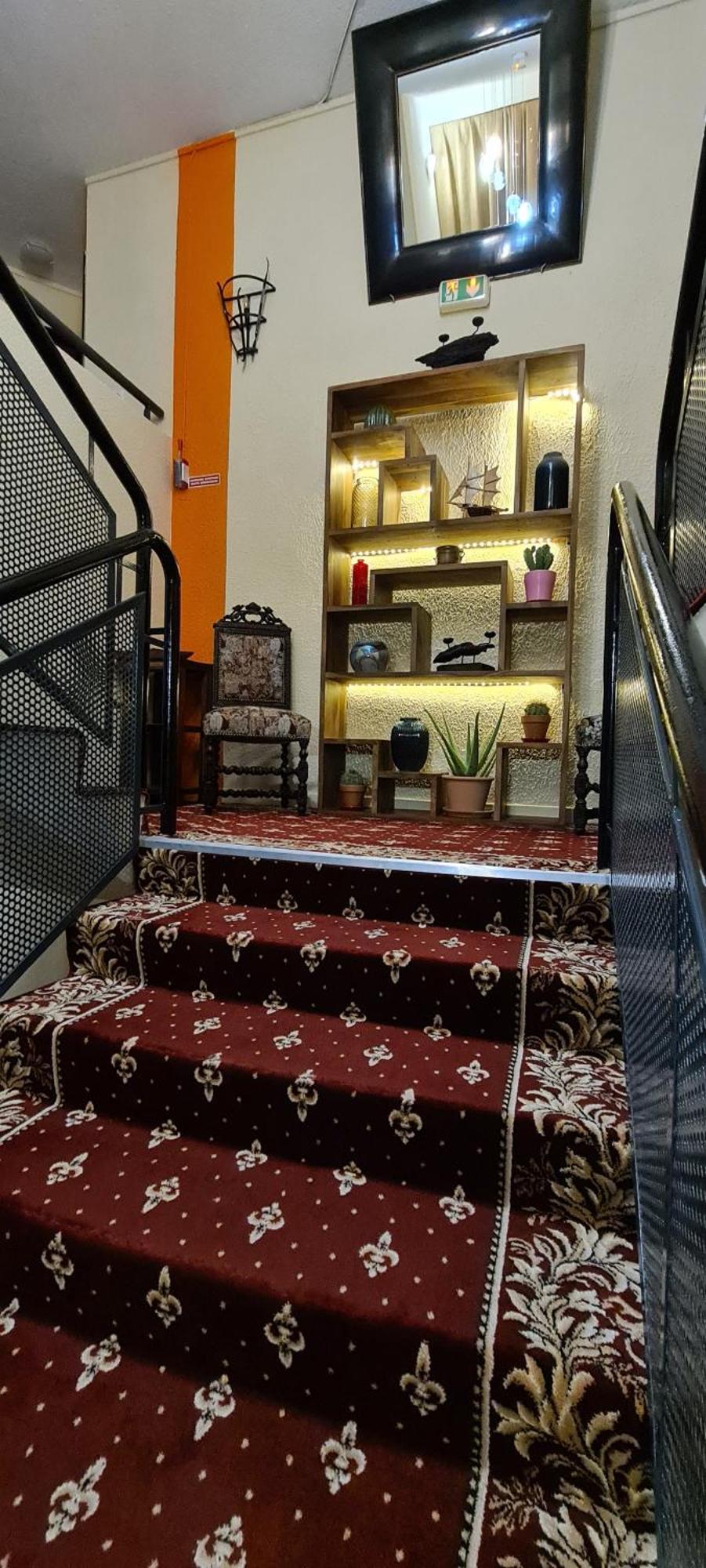 קרקסון Hotel L'Etoile Aeroport - A61 מראה חיצוני תמונה