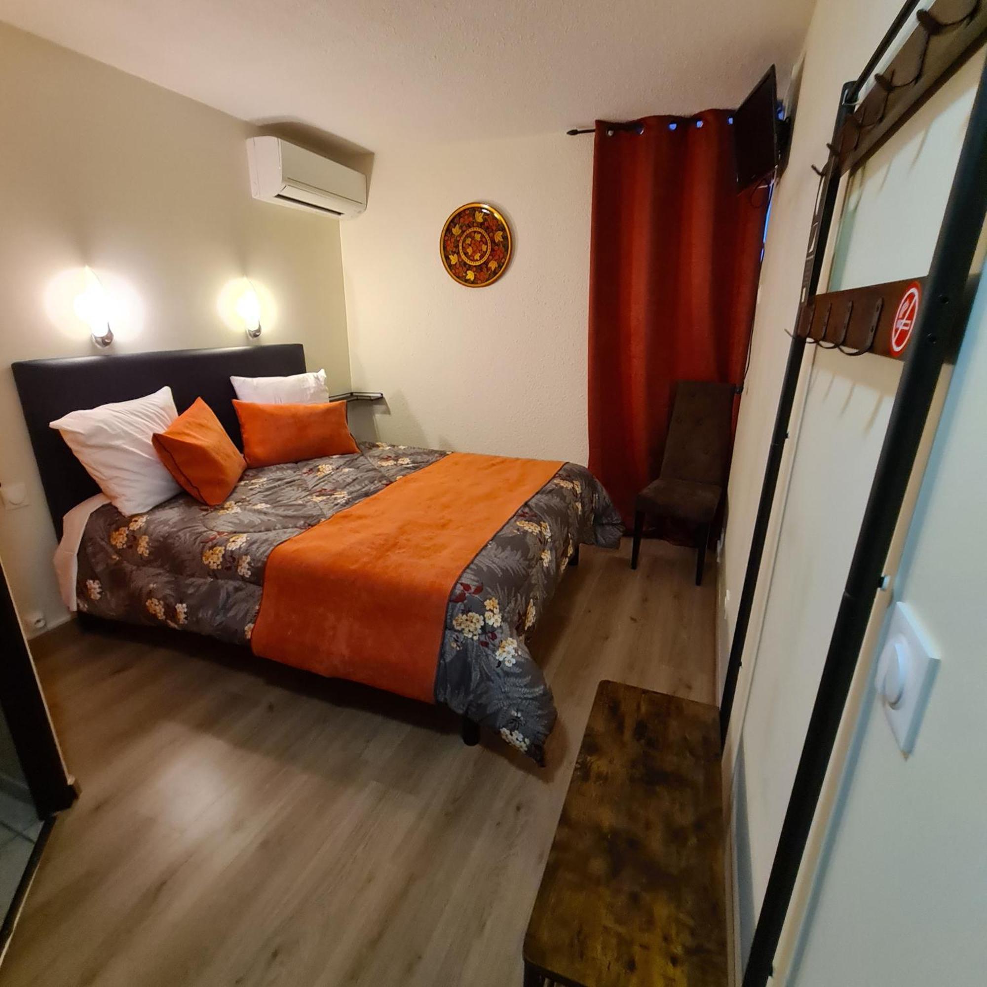 קרקסון Hotel L'Etoile Aeroport - A61 מראה חיצוני תמונה