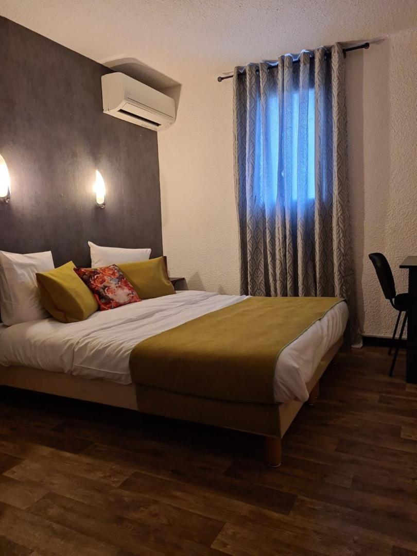 קרקסון Hotel L'Etoile Aeroport - A61 מראה חיצוני תמונה
