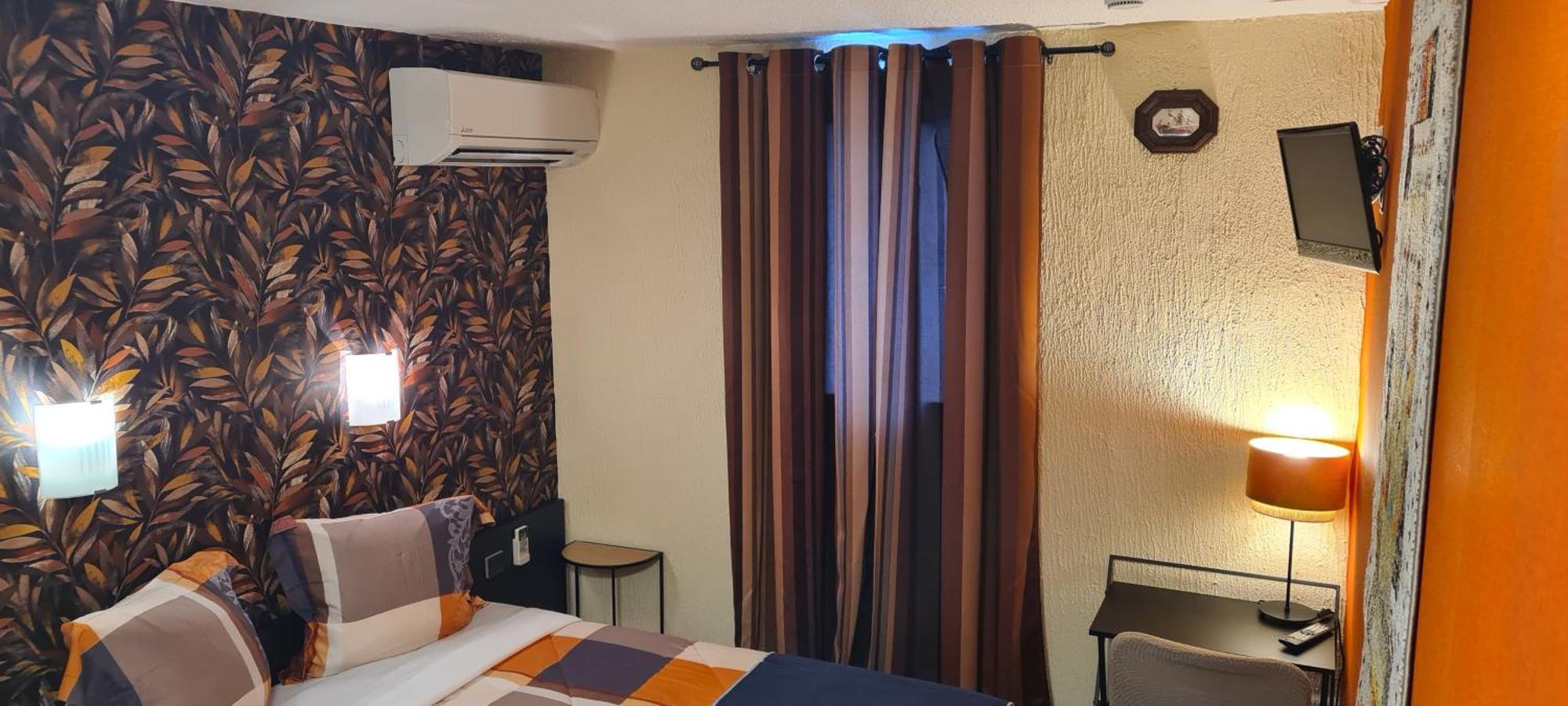 קרקסון Hotel L'Etoile Aeroport - A61 מראה חיצוני תמונה