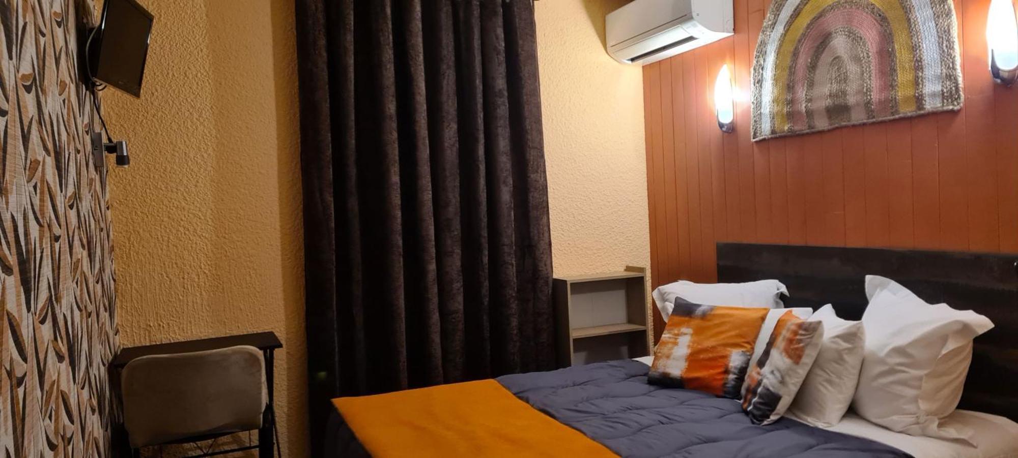 קרקסון Hotel L'Etoile Aeroport - A61 מראה חיצוני תמונה
