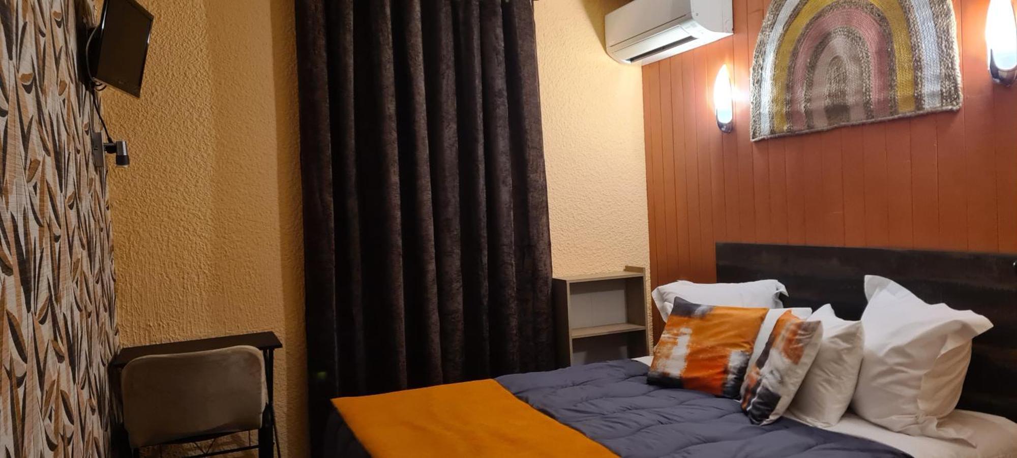 קרקסון Hotel L'Etoile Aeroport - A61 מראה חיצוני תמונה